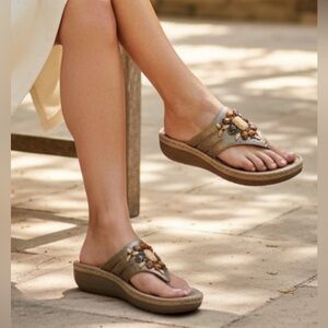 Clarks Artisan Comfort Pewter Bronze Metallic Leather Thong Sandals 7.5M